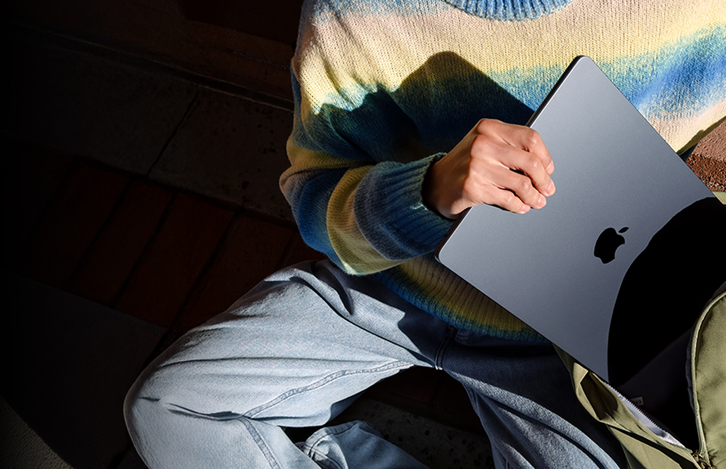 Empowering GCCs <br></noscript>  with Apple.